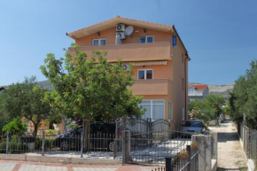  Apartments for families with children Kastel Stafilic, Kastela - 9211  Каштел Камбеловац